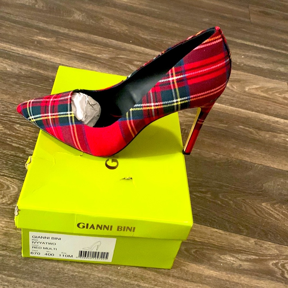 New! Gianni Bini plaid pumps